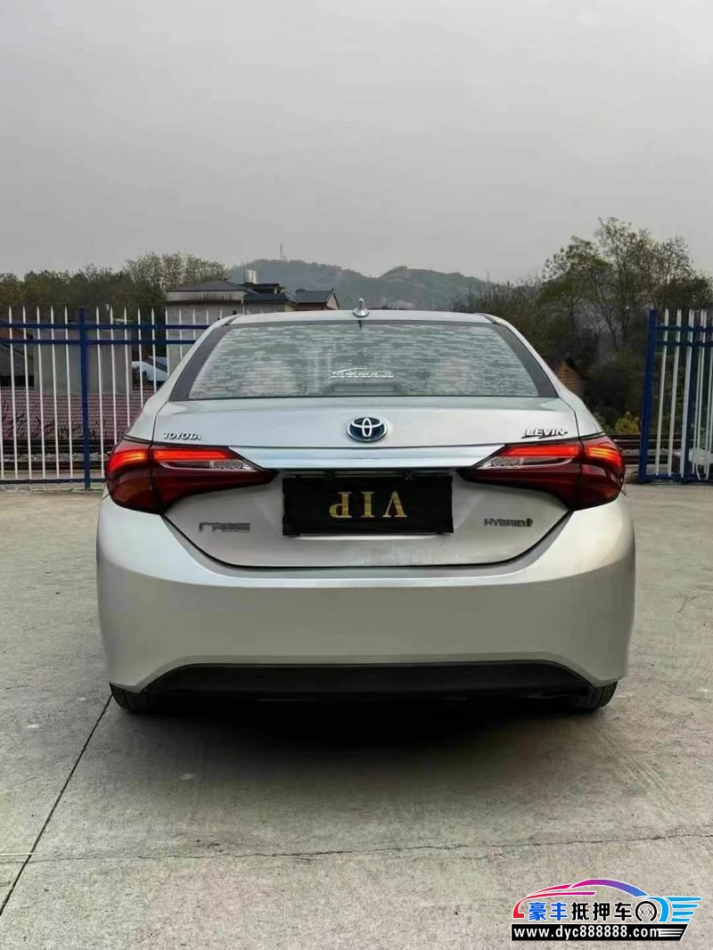 17年丰田雷凌轿车抵押车出售