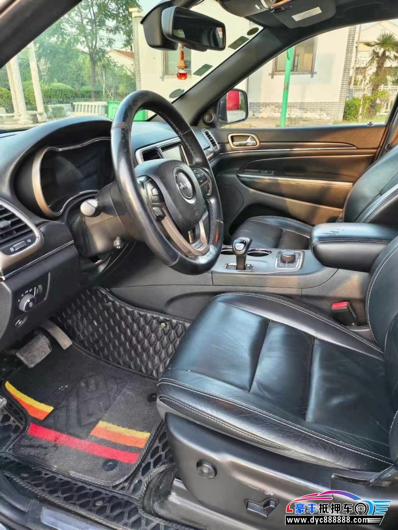 14年Jeep大切诺基轿车抵押车出售