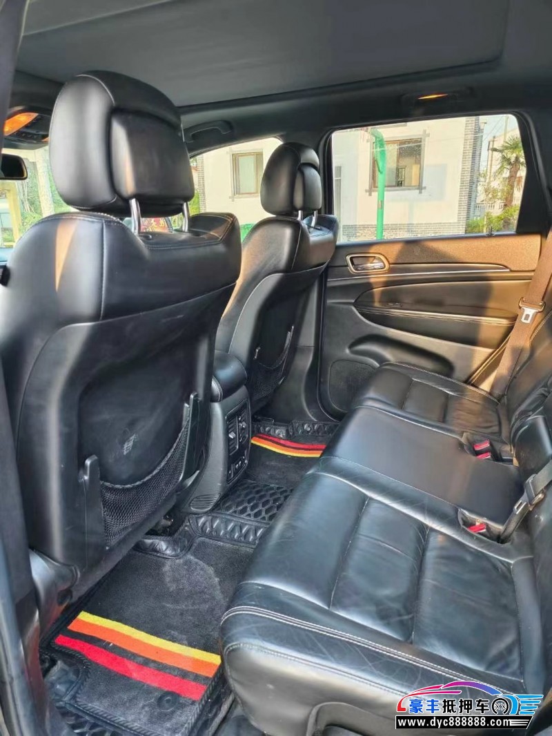 14年Jeep大切诺基轿车抵押车出售