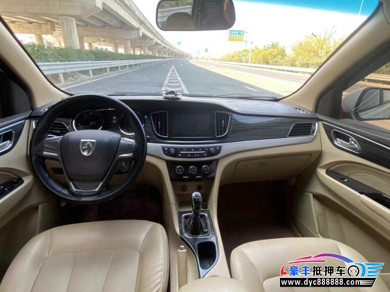 17年宝骏730轿车抵押车出售