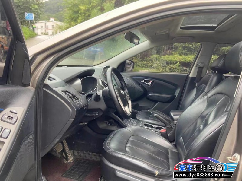 11年现代ix35轿车抵押车出售