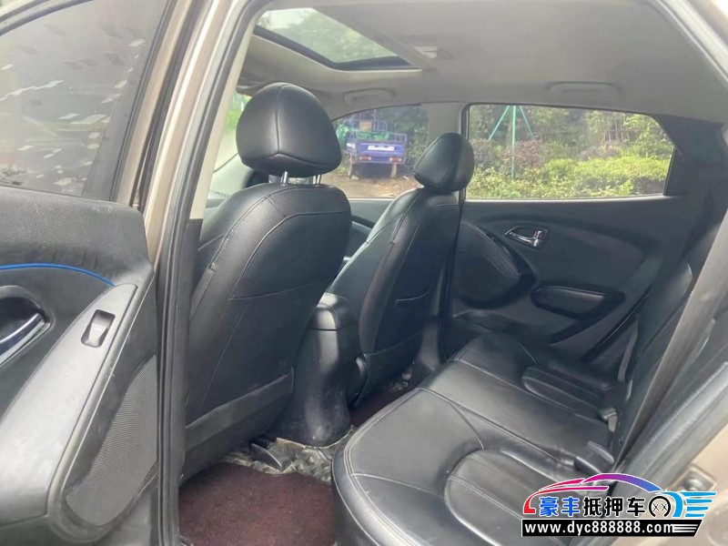 11年现代ix35轿车抵押车出售