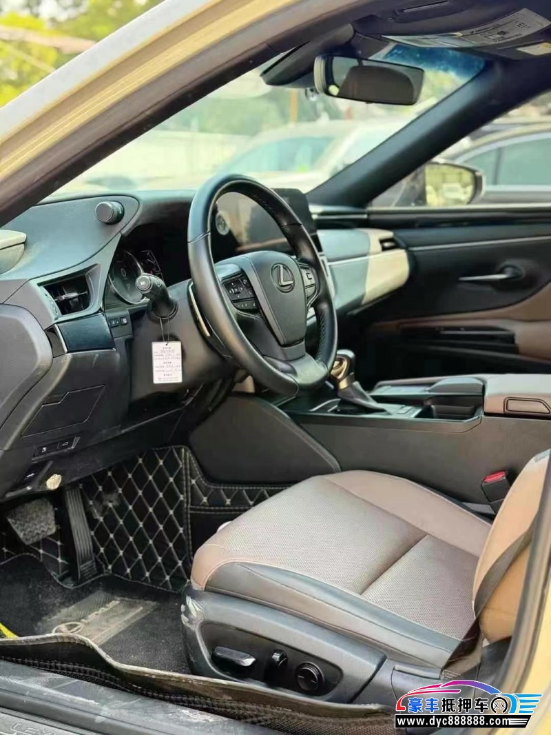 22年雷克萨斯ES轿车抵押车出售