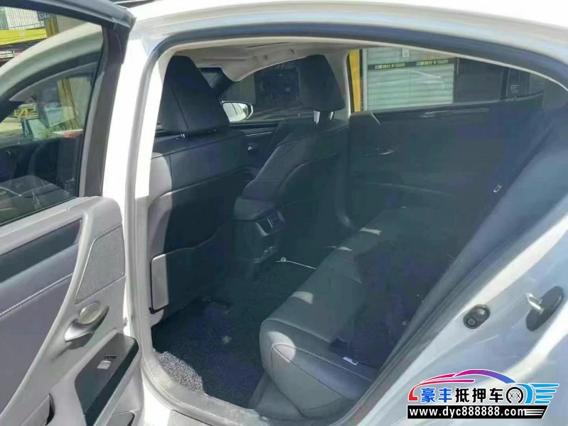 22年雷克萨斯ES轿车抵押车出售