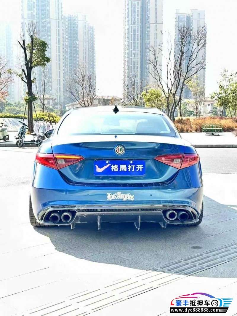 18年阿尔法·罗密欧Giulia轿车抵押车出售