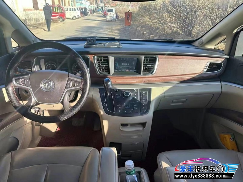 17年别克GL8轿车抵押车出售