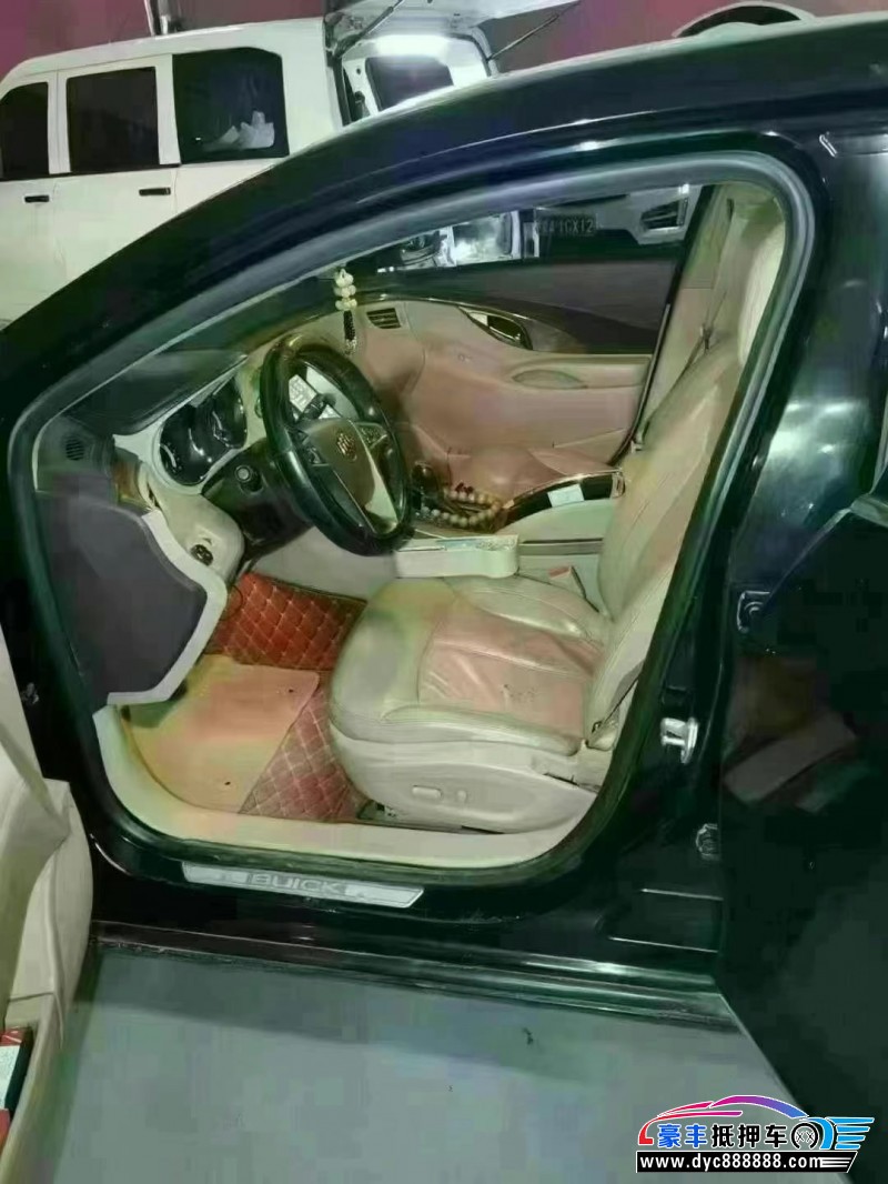 13年别克君越轿车抵押车出售