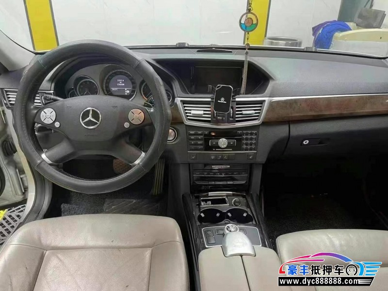 11年奔驰E轿车抵押车出售