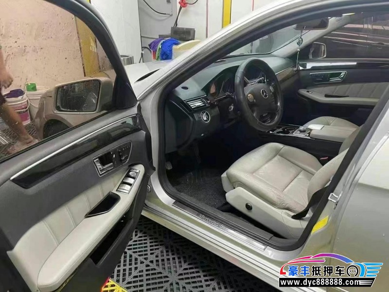 11年奔驰E轿车抵押车出售