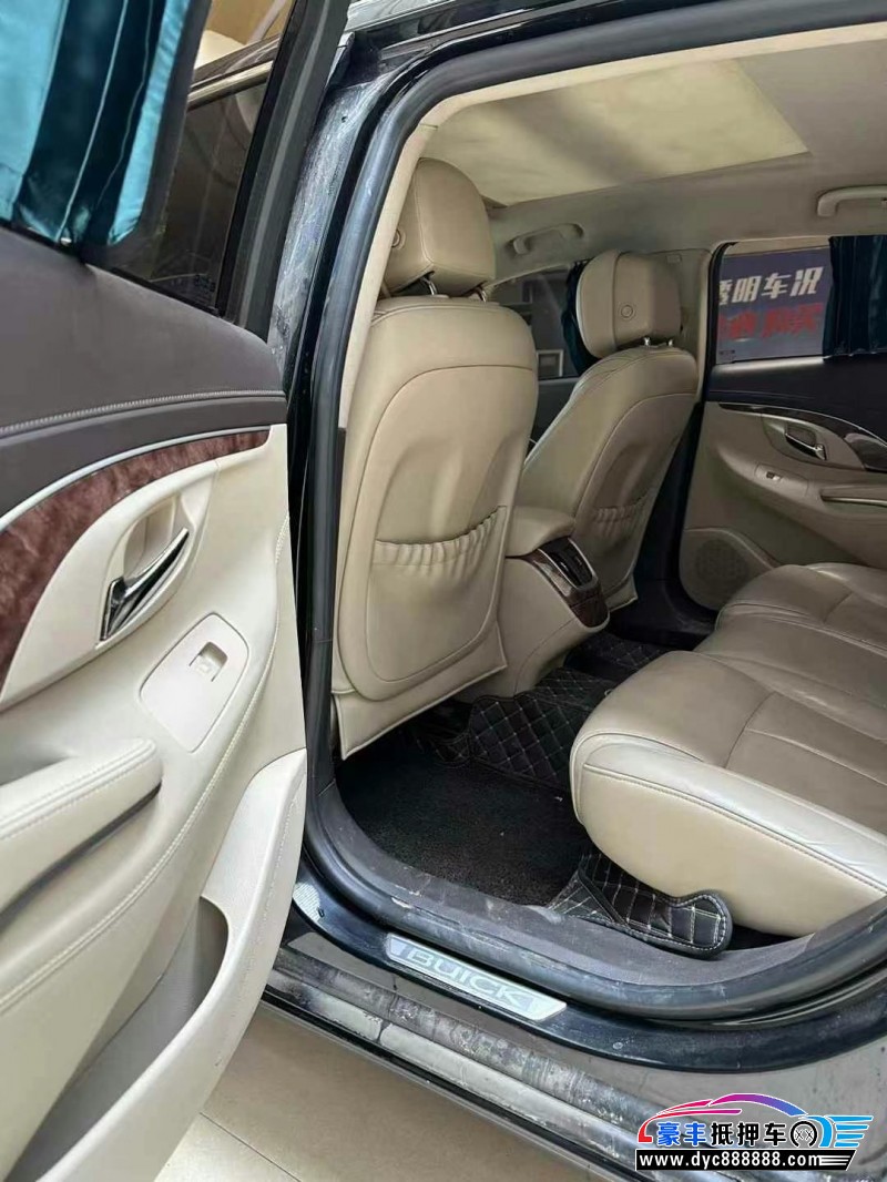 15年别克君越轿车抵押车出售