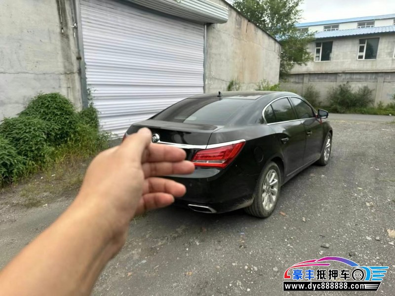 15年别克君越轿车抵押车出售