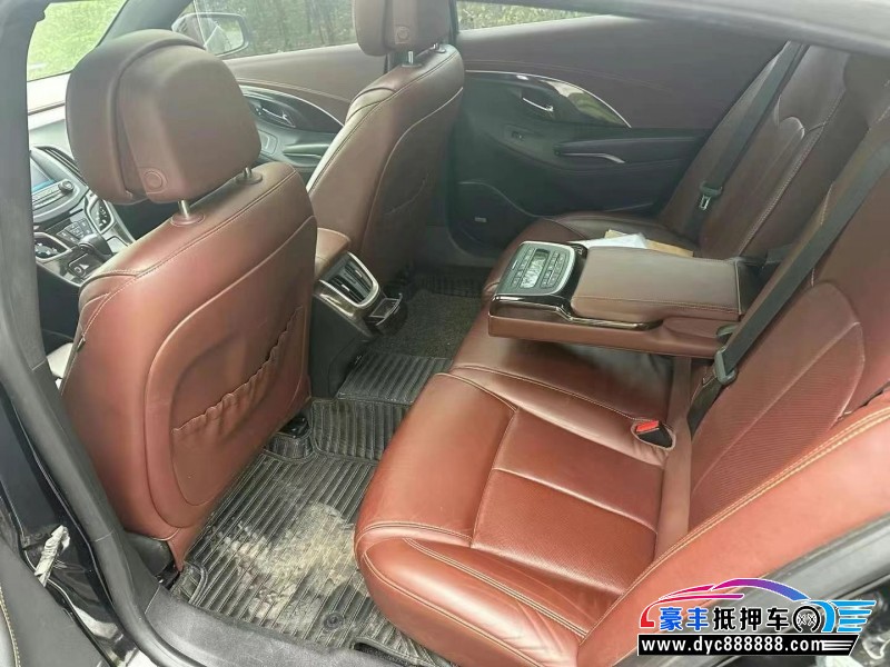 15年别克君越轿车抵押车出售