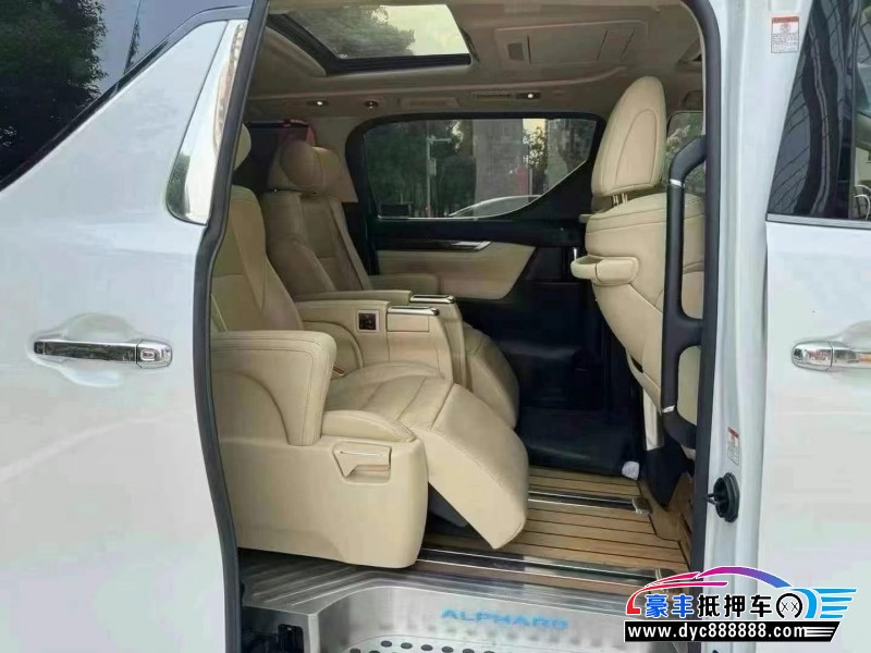 20年丰田埃尔法轿车抵押车出售