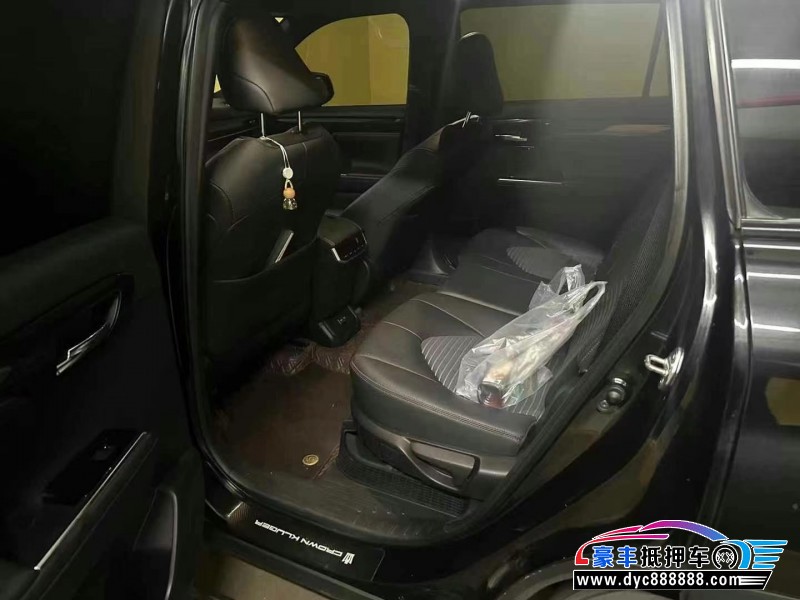 21年丰田皇冠轿车抵押车出售