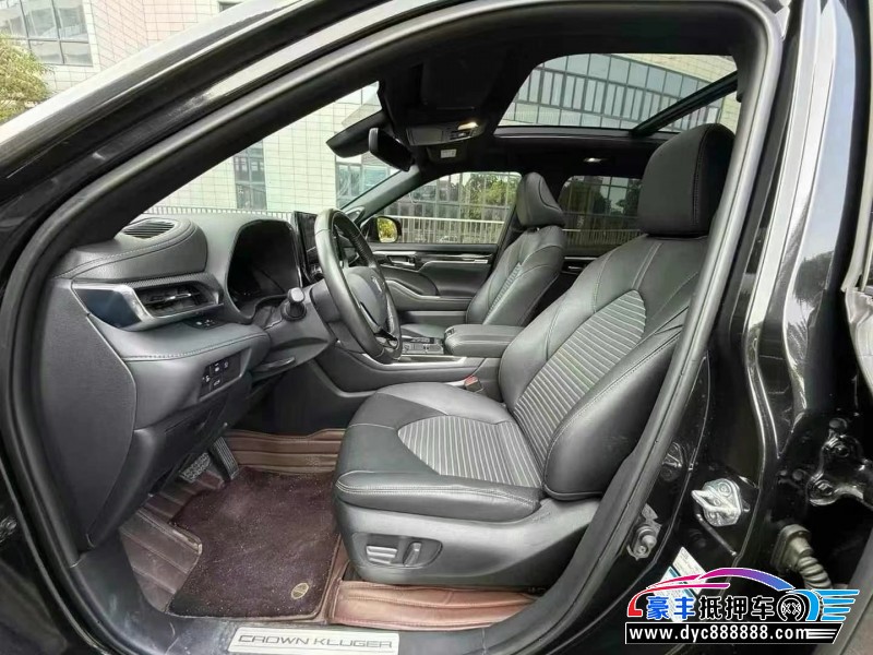 21年丰田皇冠轿车抵押车出售