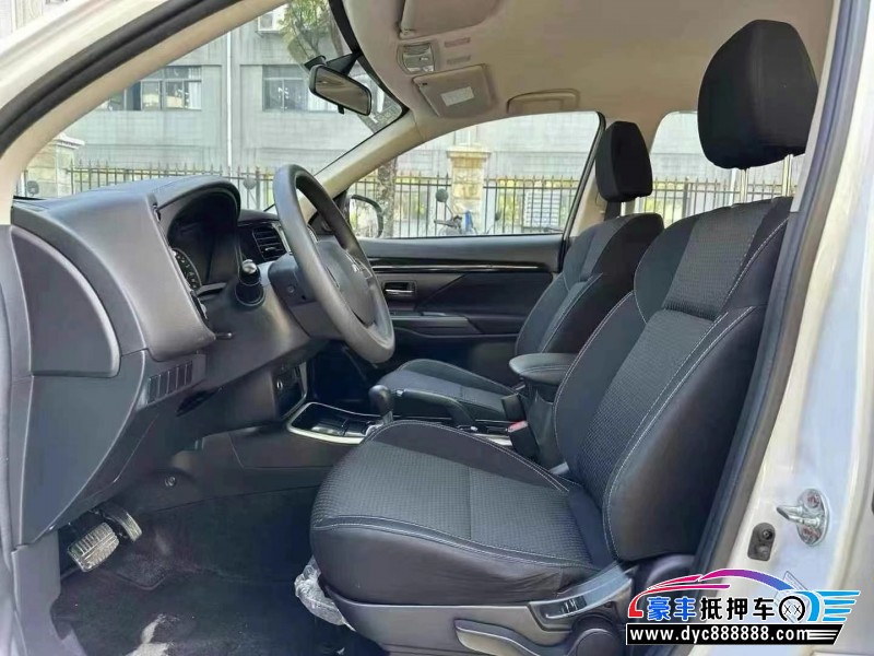 22年三菱欧蓝德轿车抵押车出售