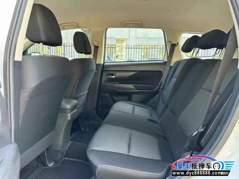 22年三菱欧蓝德轿车抵押车出售