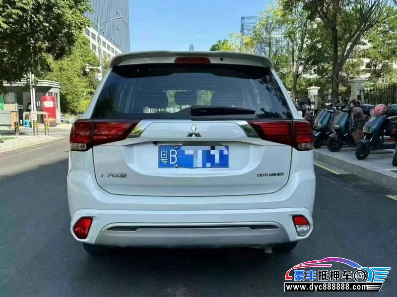 22年三菱欧蓝德轿车抵押车出售