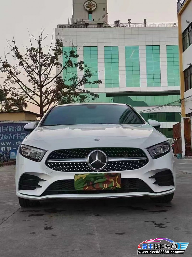 21年奔驰A轿车抵押车出售