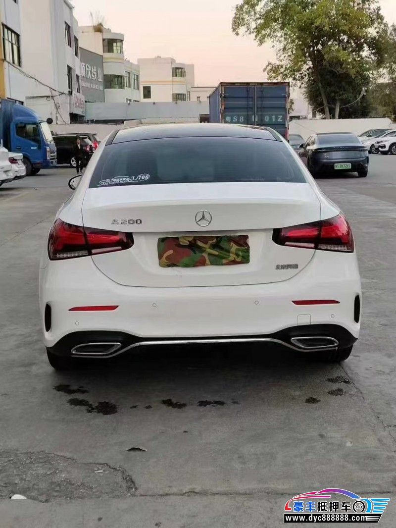 21年奔驰A轿车抵押车出售