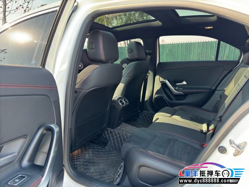 23年奔驰A轿车抵押车出售