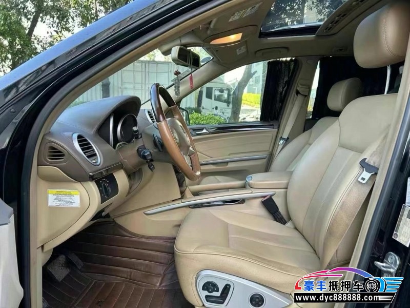 12年奔驰GL轿车抵押车出售