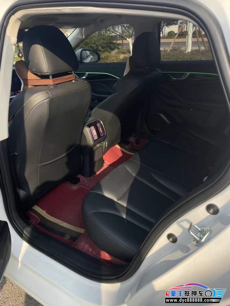 23年奔腾B70轿车抵押车出售