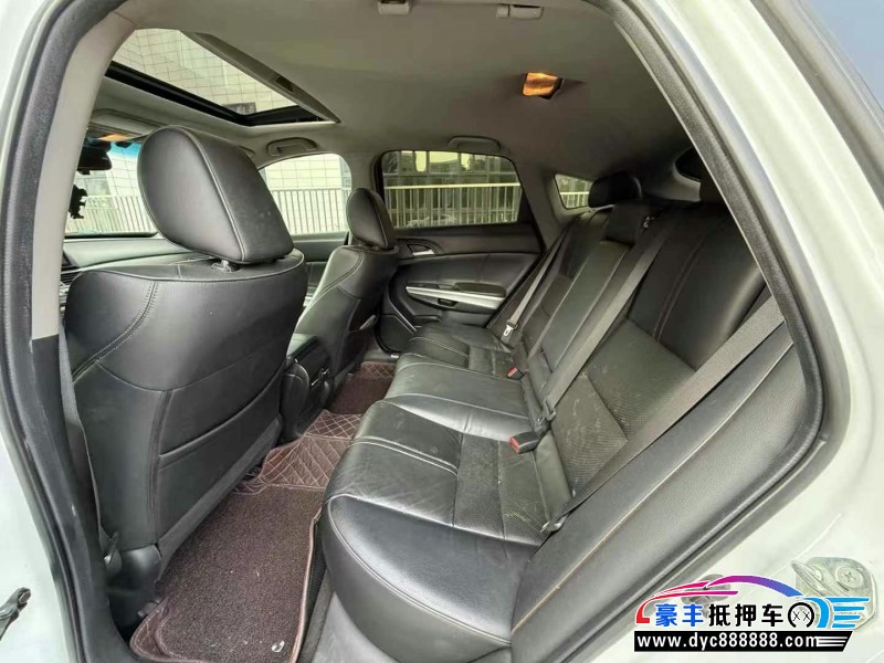 13年本田歌诗图轿车抵押车出售