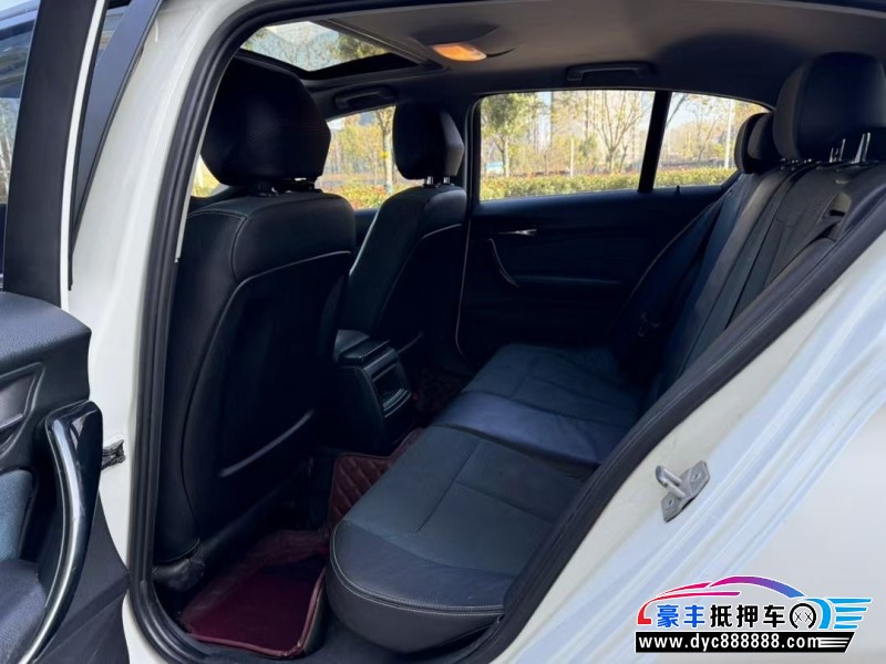 13年宝马1系轿车抵押车出售