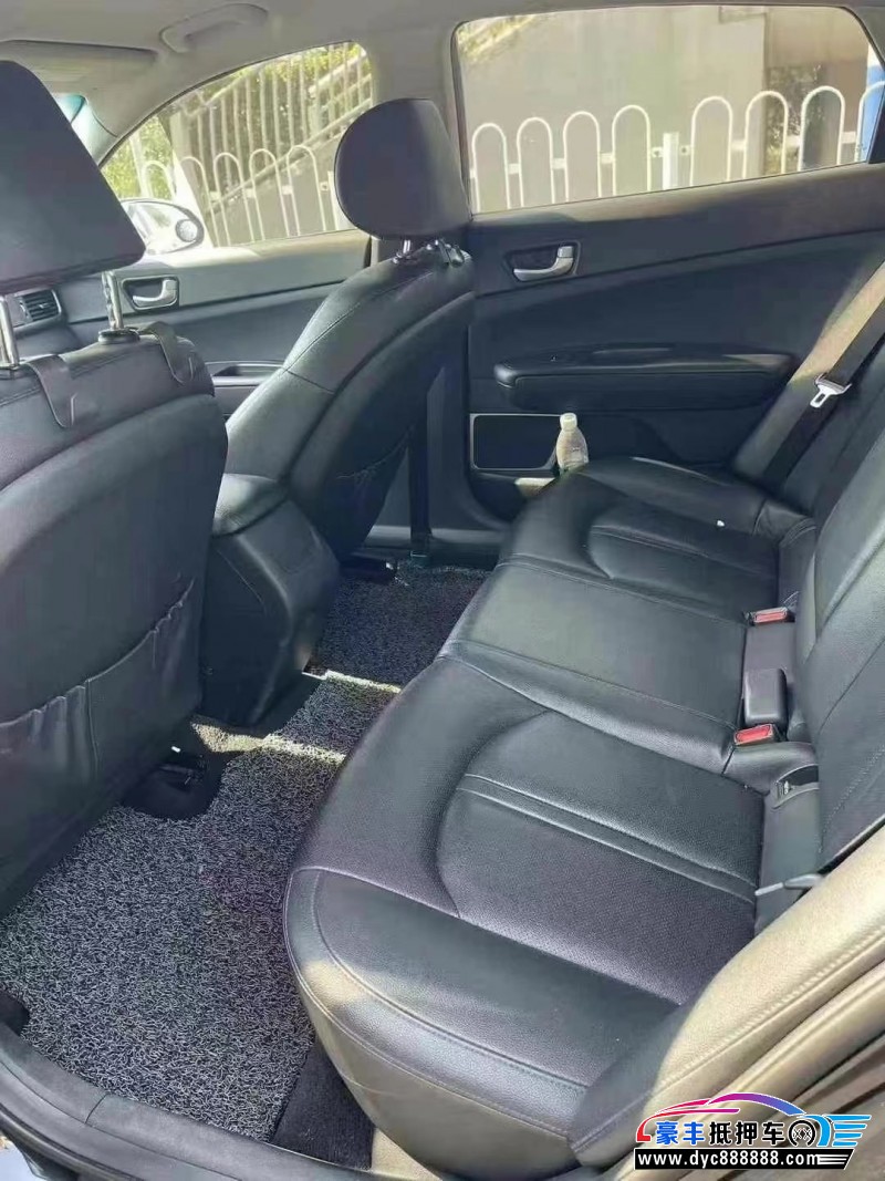 17年起亚K5轿车抵押车出售