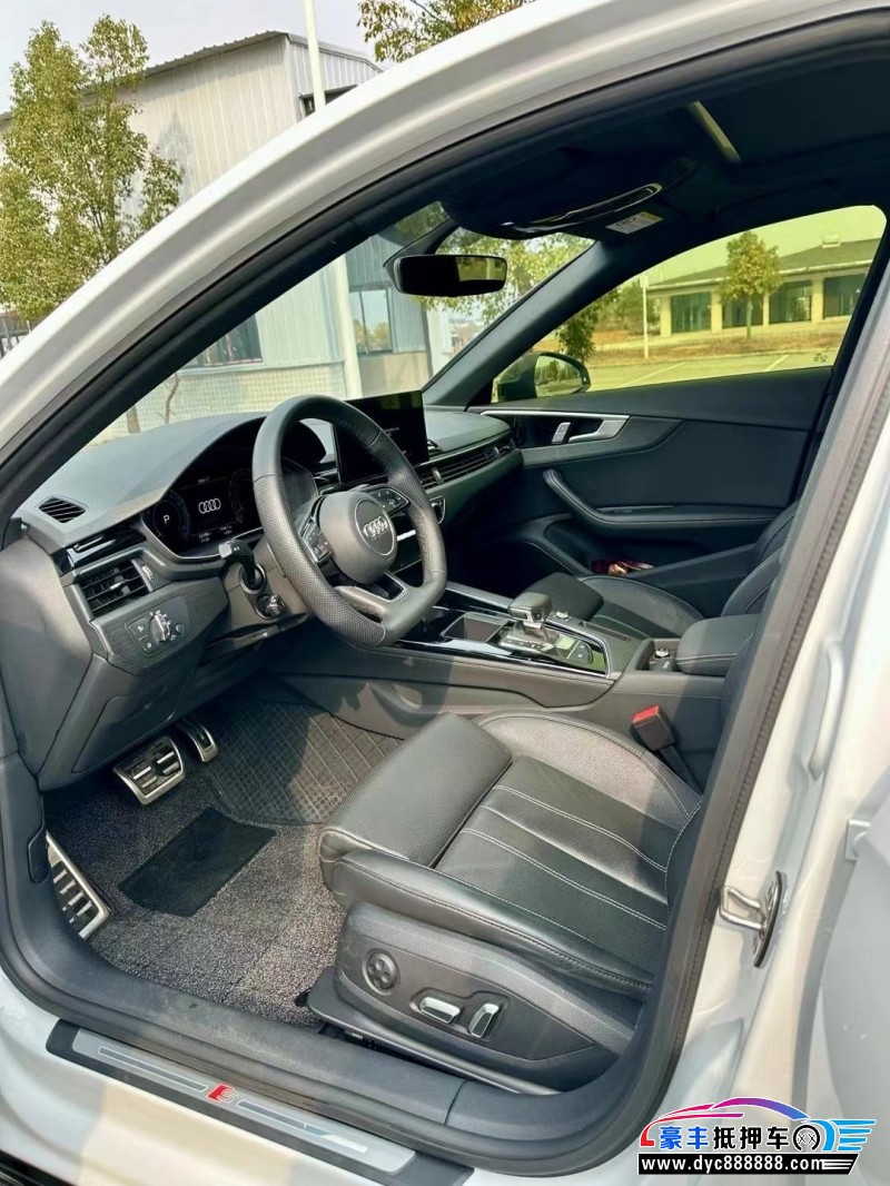 24年奥迪A4L轿车抵押车出售