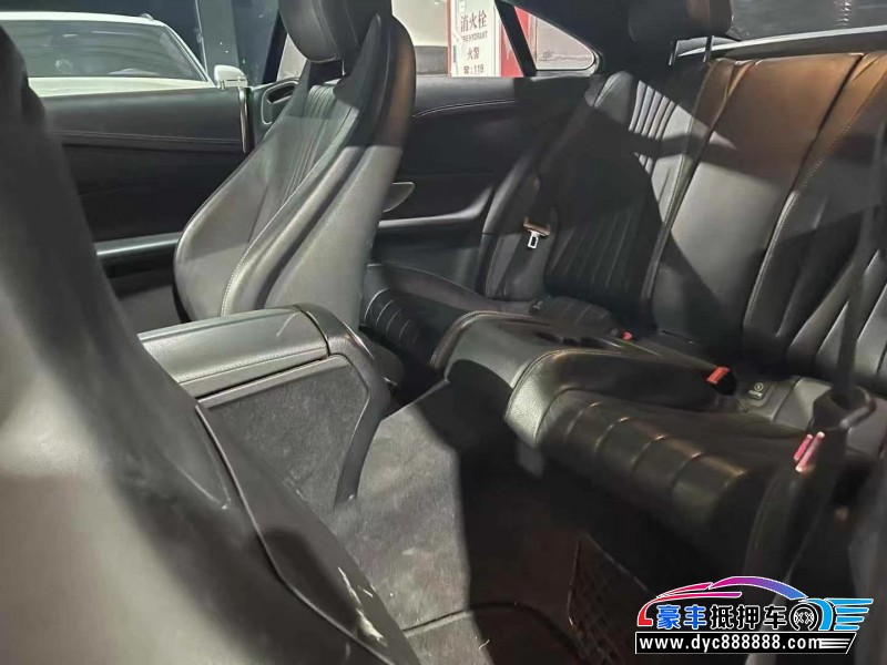 17年奔驰E轿车抵押车出售