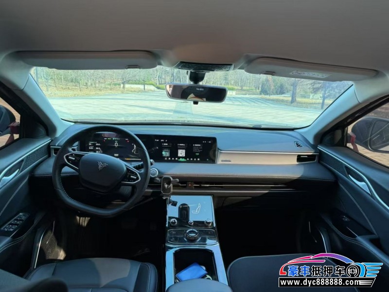 23年哪吒U轿车抵押车出售