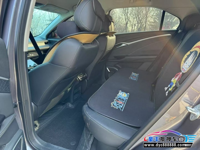 23年哪吒U轿车抵押车出售