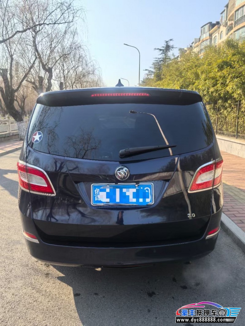 13年别克GL8轿车抵押车出售