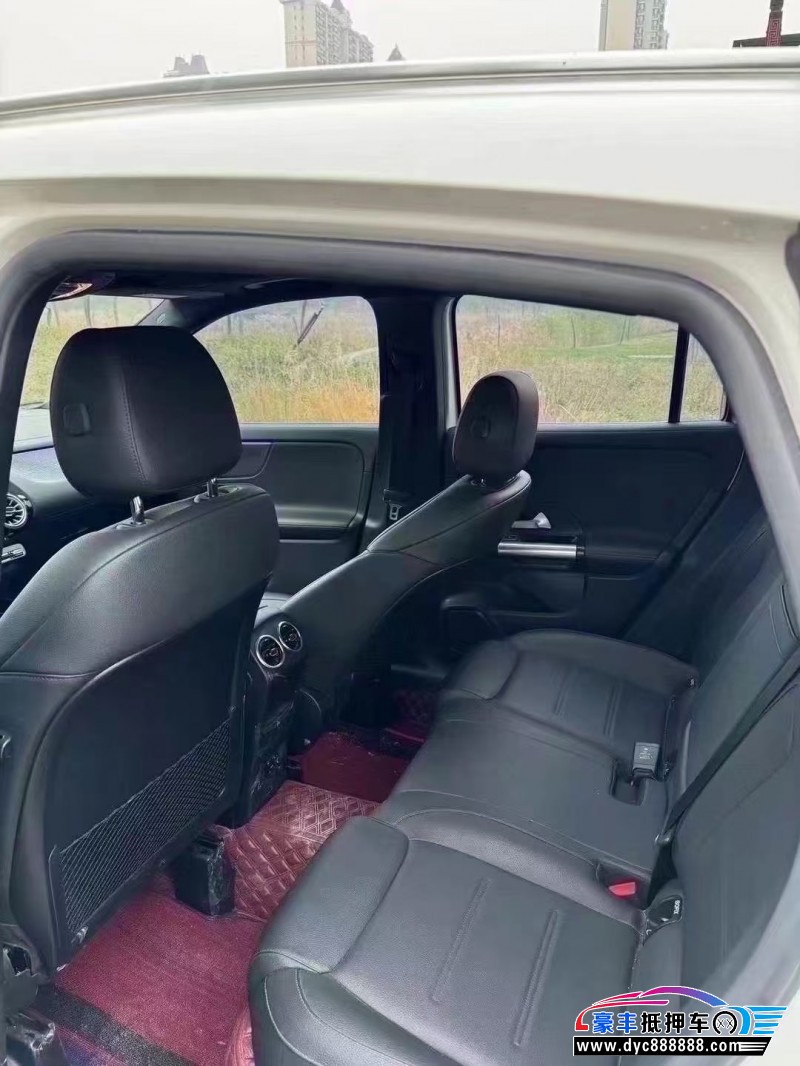 22年奔驰GLA轿车抵押车出售