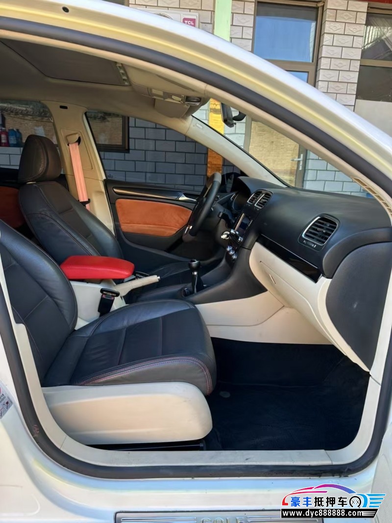 10年大众高尔夫轿车抵押车出售