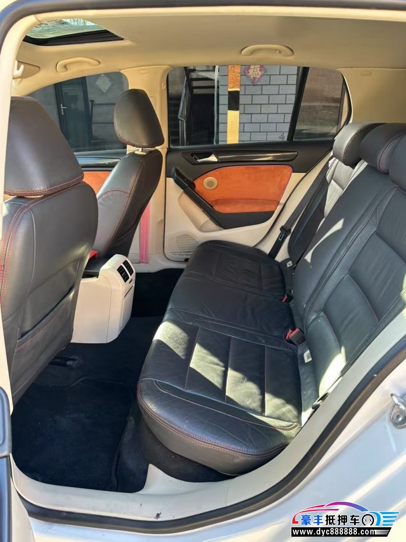 10年大众高尔夫轿车抵押车出售