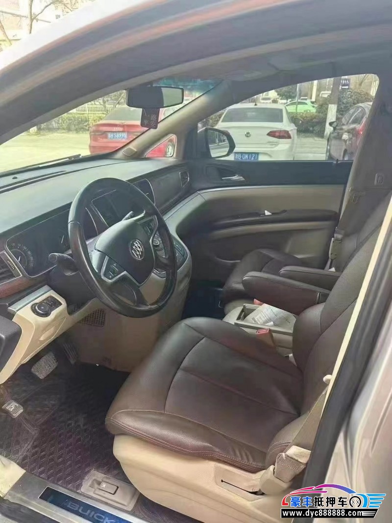 17年别克GL8轿车抵押车出售