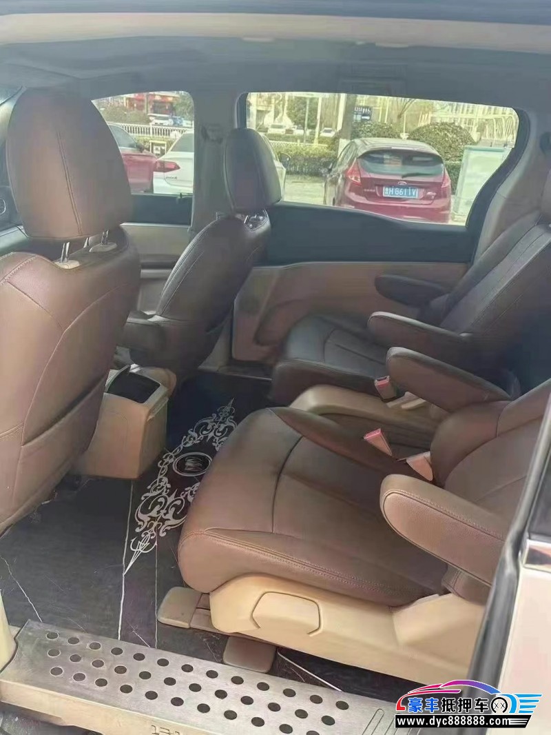 17年别克GL8轿车抵押车出售