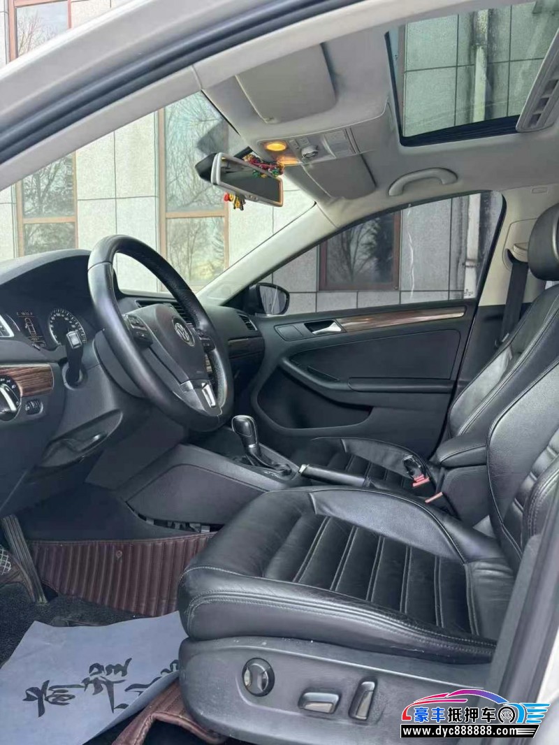 13年大众速腾轿车抵押车出售