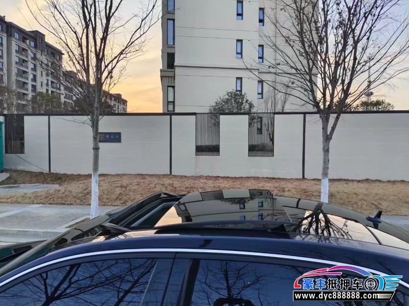 13年奔驰E轿车抵押车出售