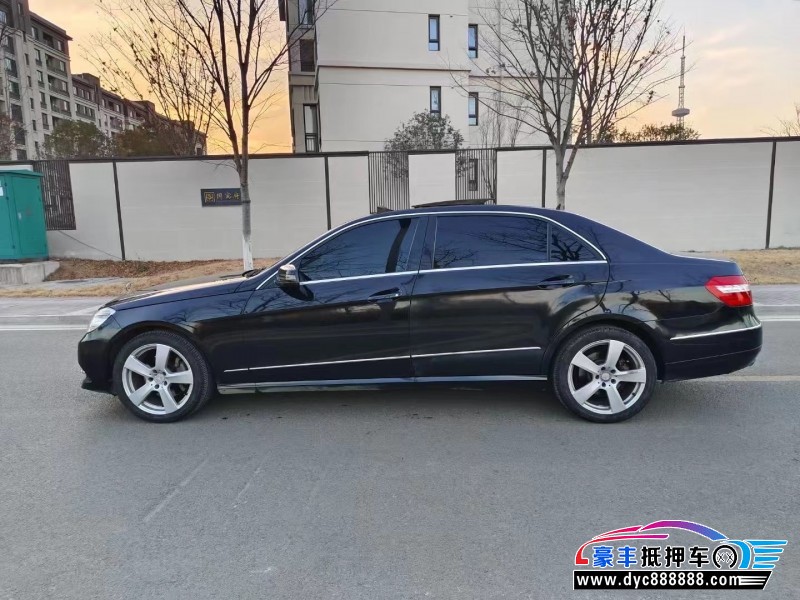 13年奔驰E轿车抵押车出售