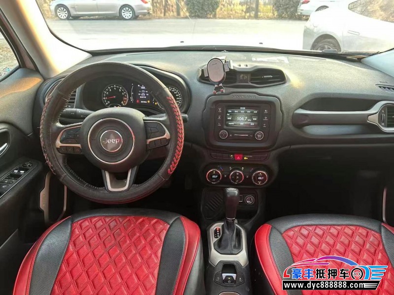 18年Jeep自由侠轿车抵押车出售