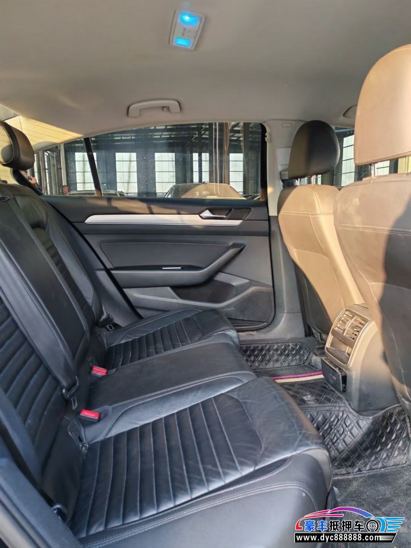 17年大众迈腾轿车抵押车出售