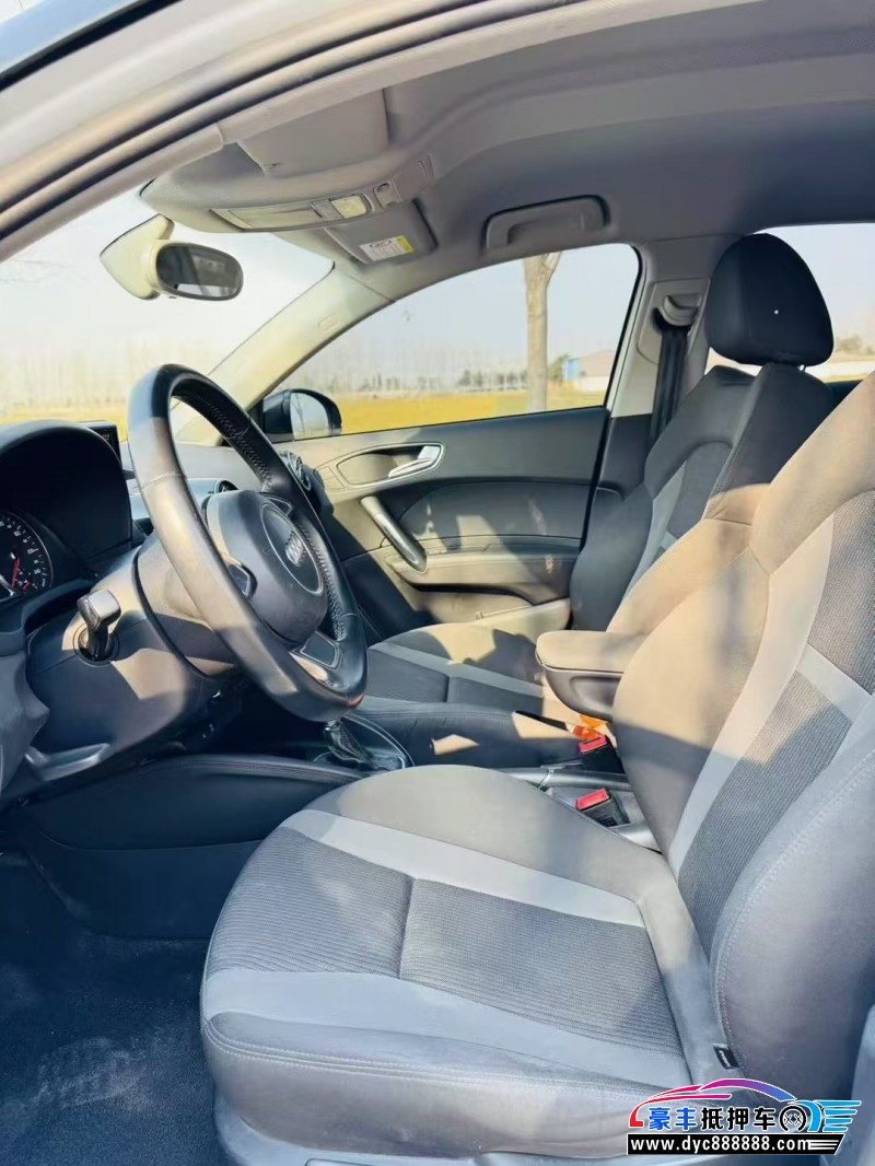 17年奥迪A1轿车抵押车出售