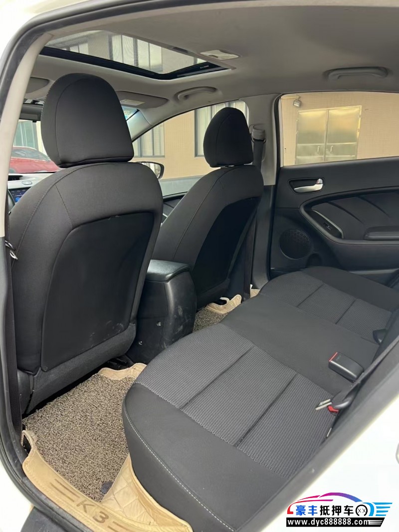 17年起亚K3轿车抵押车出售