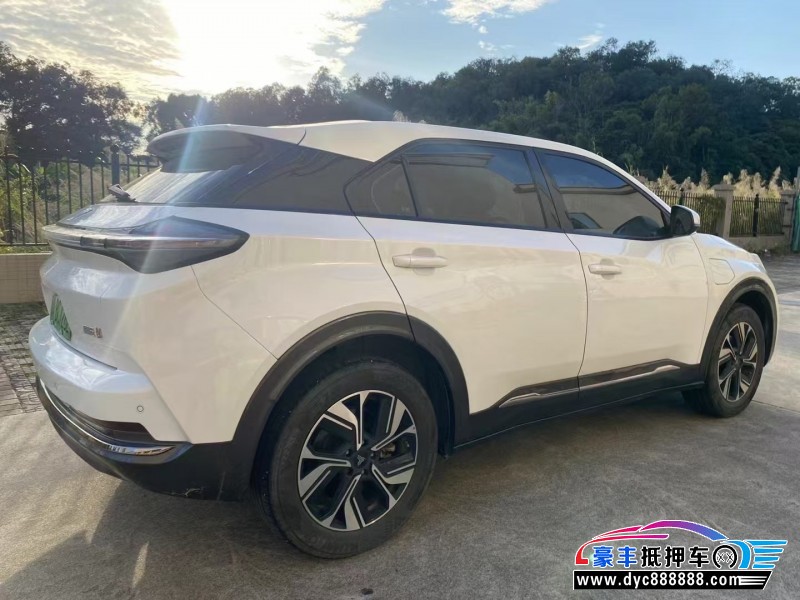 23年哪吒u-ll400轿车抵押车出售