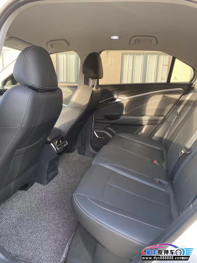 23年哪吒u-ll400轿车抵押车出售