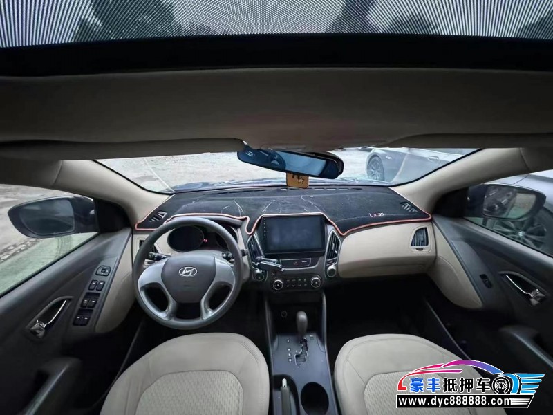 11年现代ix35轿车抵押车出售